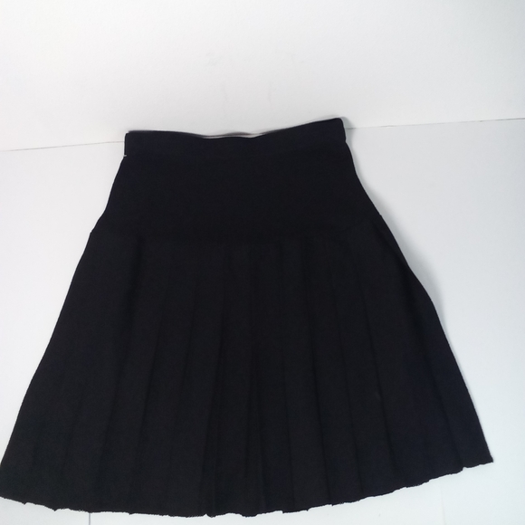 St. John Black Santana Knit Skater Skirt Drop Waist Pleated Size 14 - Picture 4 of 6